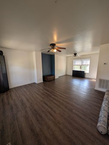 3376 N Henderson Way, Clarksville, TN 37042