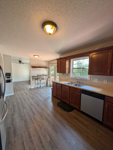 3376 N Henderson Way, Clarksville, TN 37042