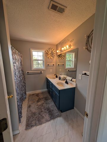 3376 N Henderson Way, Clarksville, TN 37042