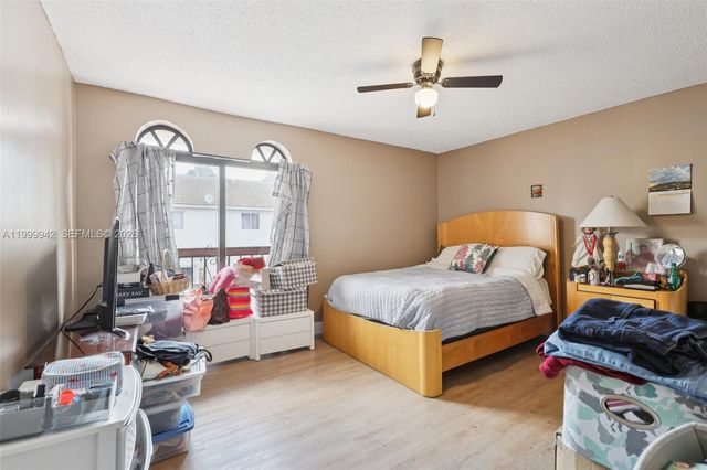 8389 NW 8th St, Miami, FL 33126