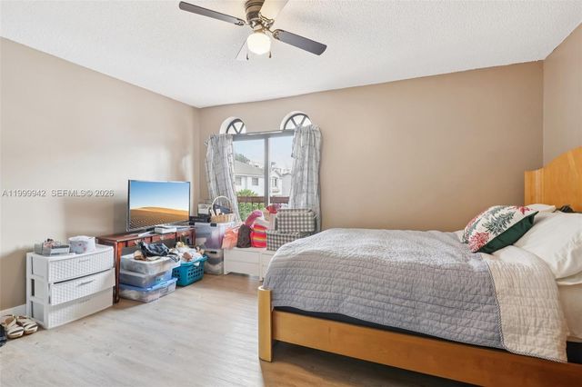 8389 NW 8th St, Miami, FL 33126