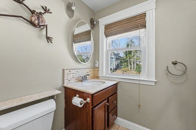 28 Garrison Ave, Haverhill, MA 01830