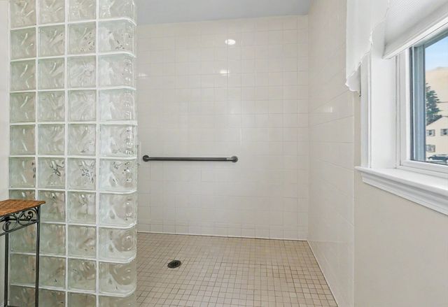 28 Garrison Ave, Haverhill, MA 01830