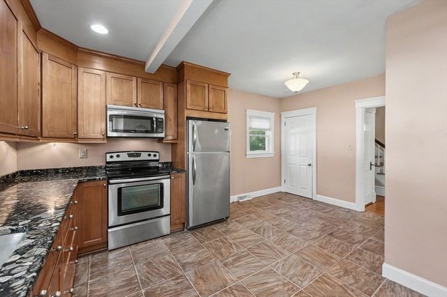 28 Garrison Ave, Haverhill, MA 01830