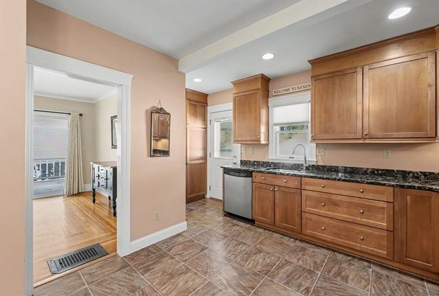 28 Garrison Ave, Haverhill, MA 01830