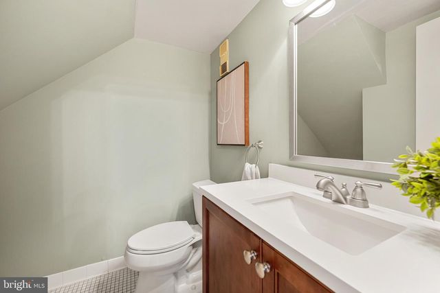 2312 N DEARING ST, Alexandria, VA 22302