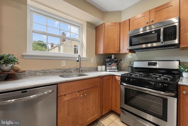 2312 N DEARING ST, Alexandria, VA 22302