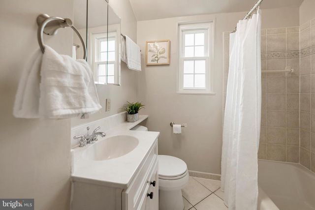 2312 N DEARING ST, Alexandria, VA 22302