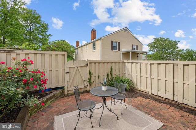 2312 N DEARING ST, Alexandria, VA 22302
