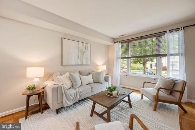 2312 N DEARING ST, Alexandria, VA 22302