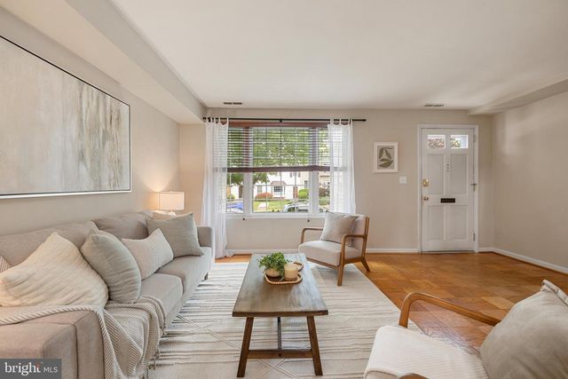2312 N DEARING ST, Alexandria, VA 22302