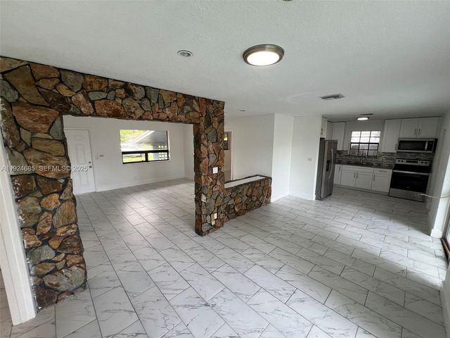 4421 NW 33rd St, Lauderdale Lakes, FL 33319