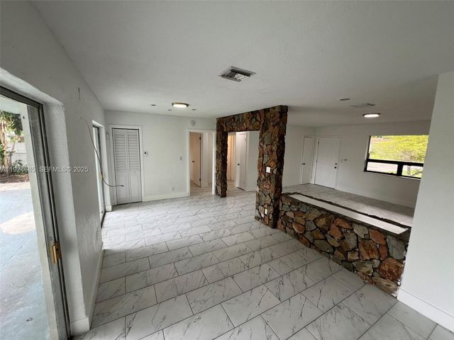 4421 NW 33rd St, Lauderdale Lakes, FL 33319