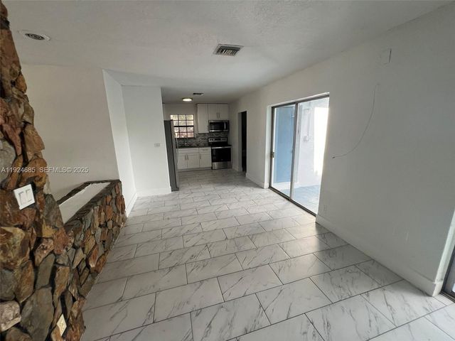 4421 NW 33rd St, Lauderdale Lakes, FL 33319