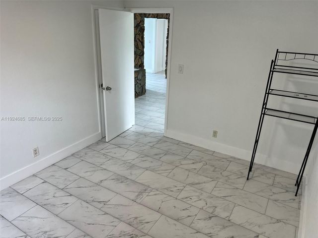 4421 NW 33rd St, Lauderdale Lakes, FL 33319