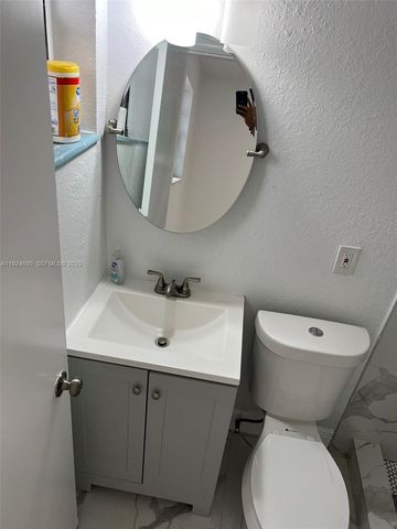 4421 NW 33rd St, Lauderdale Lakes, FL 33319