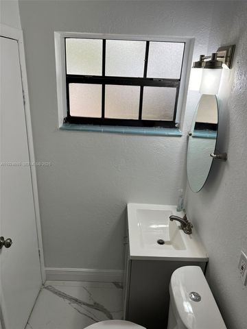 4421 NW 33rd St, Lauderdale Lakes, FL 33319