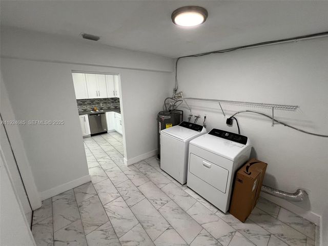 4421 NW 33rd St, Lauderdale Lakes, FL 33319