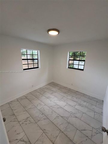 4421 NW 33rd St, Lauderdale Lakes, FL 33319