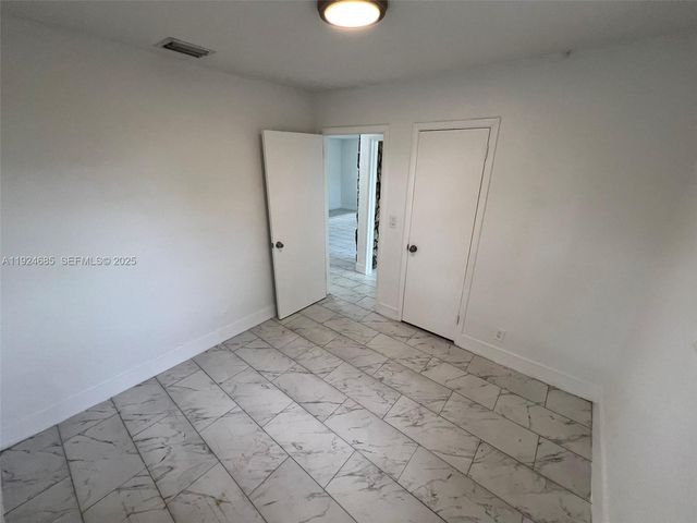 4421 NW 33rd St, Lauderdale Lakes, FL 33319