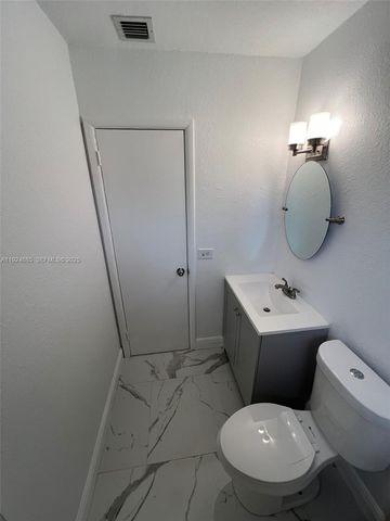 4421 NW 33rd St, Lauderdale Lakes, FL 33319