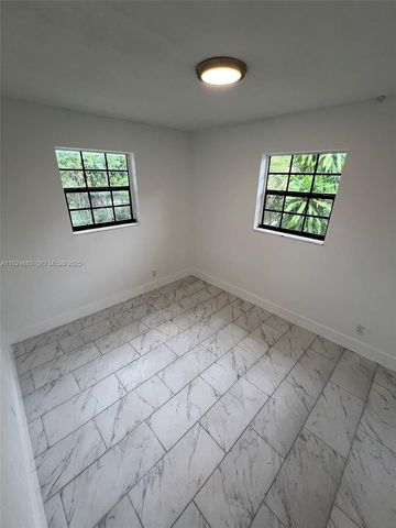 4421 NW 33rd St, Lauderdale Lakes, FL 33319