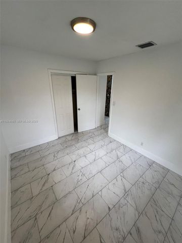 4421 NW 33rd St, Lauderdale Lakes, FL 33319