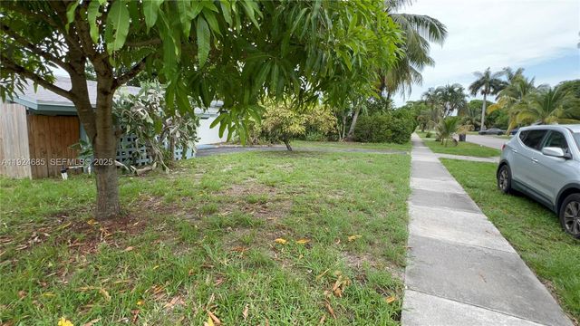 4421 NW 33rd St, Lauderdale Lakes, FL 33319