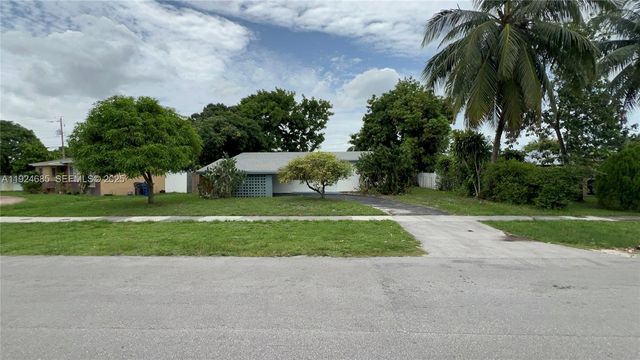 4421 NW 33rd St, Lauderdale Lakes, FL 33319