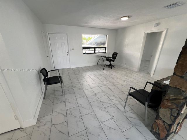 4421 NW 33rd St, Lauderdale Lakes, FL 33319
