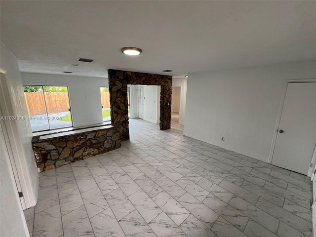 4421 NW 33rd St, Lauderdale Lakes, FL 33319