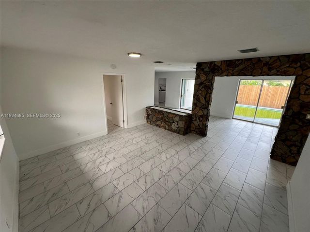 4421 NW 33rd St, Lauderdale Lakes, FL 33319