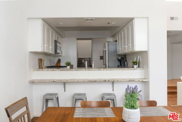 12011 Goshen Avenue 305, Los Angeles, CA 90049