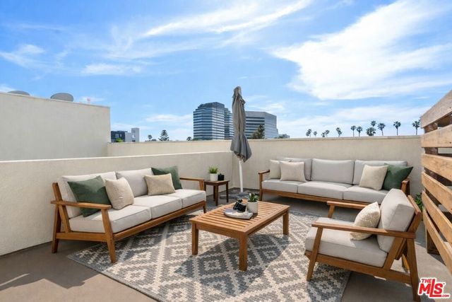 12011 Goshen Avenue 305, Los Angeles, CA 90049
