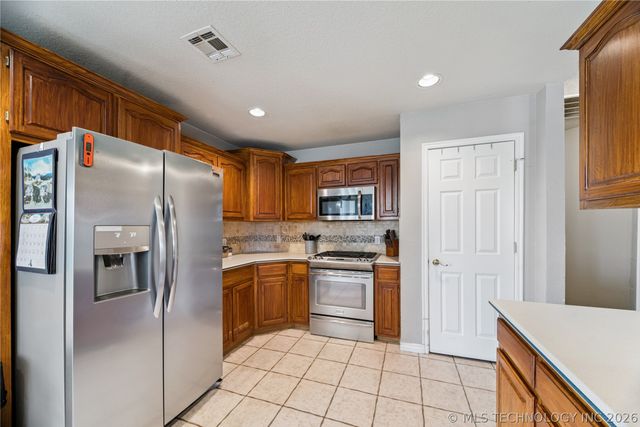 14353 N 106th East Avenue W, Collinsville, OK 74021