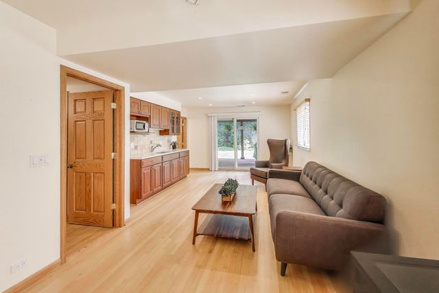 111 S Brighton Place, Arlington Heights, IL 60004