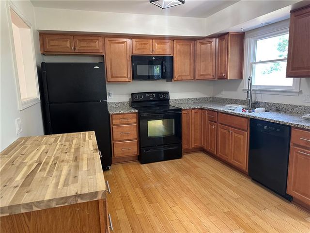 10 Fort Lee Court, Easton, PA 18040