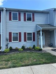 10 Fort Lee Court, Easton, PA 18040