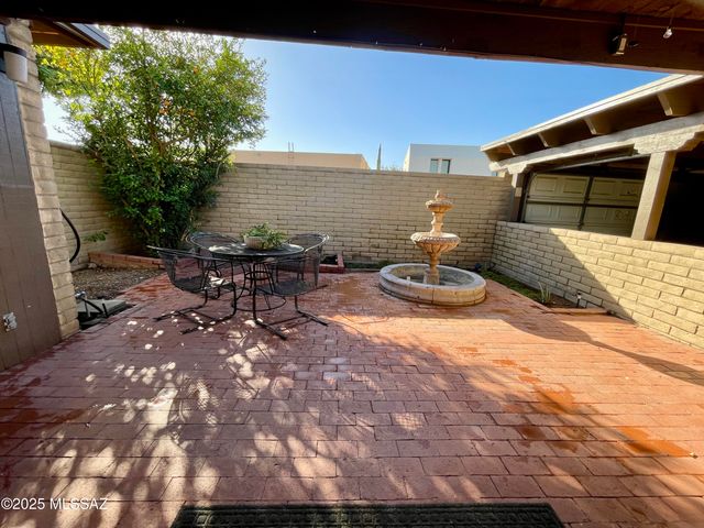 2434 N Shade Tree Circle, Tucson, AZ 85715