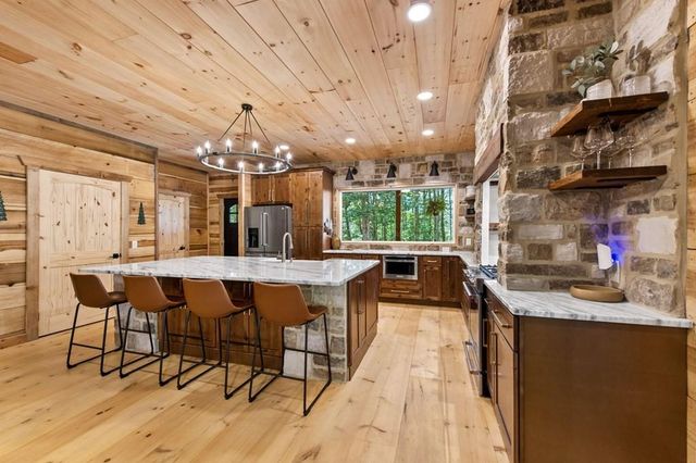 290 Graham Court, Ellijay, GA 30540