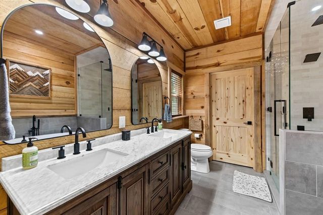 290 Graham Court, Ellijay, GA 30540