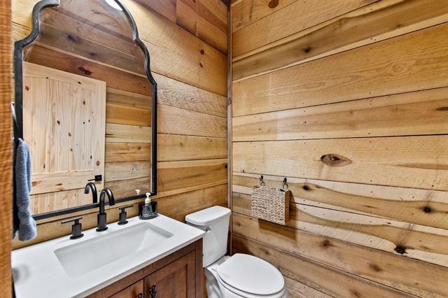 290 Graham Court, Ellijay, GA 30540