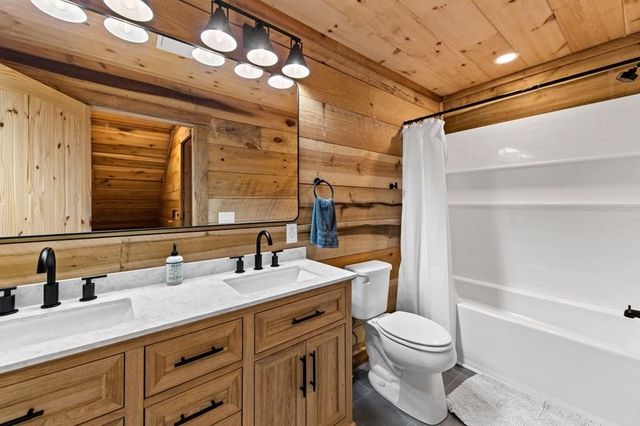 290 Graham Court, Ellijay, GA 30540