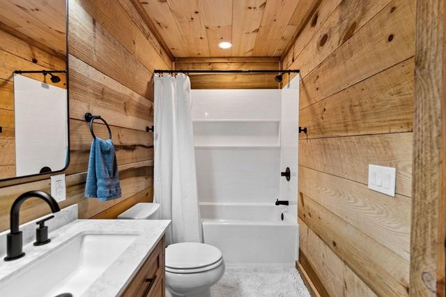 290 Graham Court, Ellijay, GA 30540