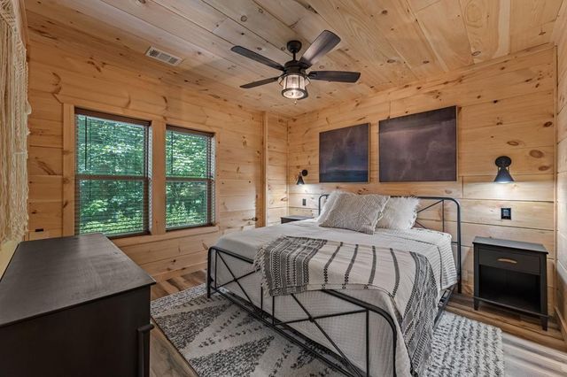 290 Graham Court, Ellijay, GA 30540