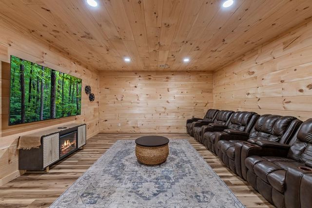 290 Graham Court, Ellijay, GA 30540
