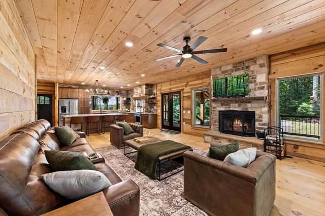 290 Graham Court, Ellijay, GA 30540