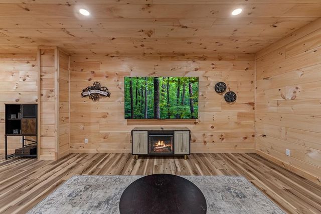 290 Graham Court, Ellijay, GA 30540