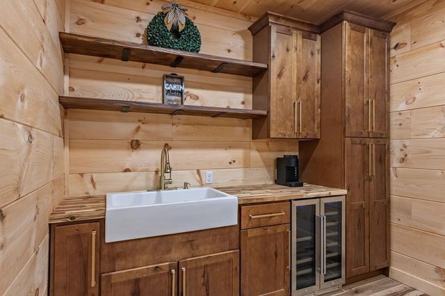 290 Graham Court, Ellijay, GA 30540
