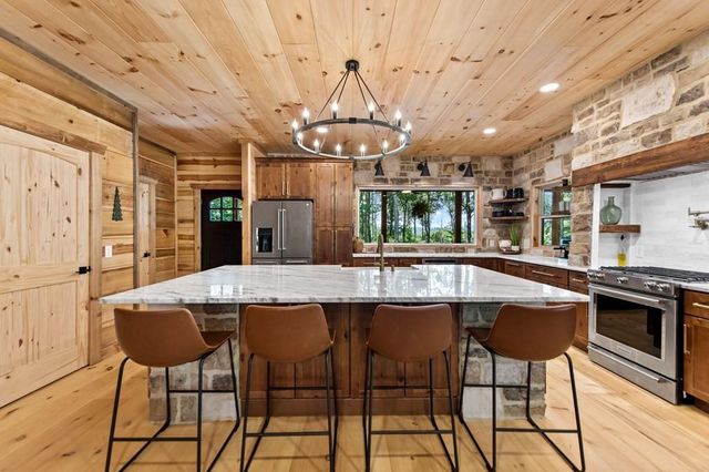 290 Graham Court, Ellijay, GA 30540